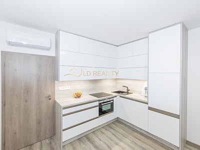 Pronájem bytu 1+kk 32 m²