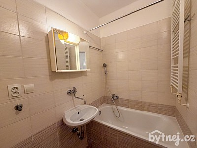 Pronájem bytu 1+kk 38 m²