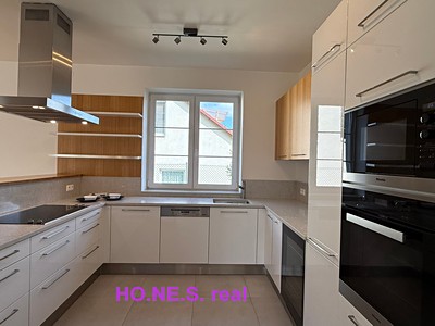 Prodej  rodinného domu 226 m², pozemek 755 m²